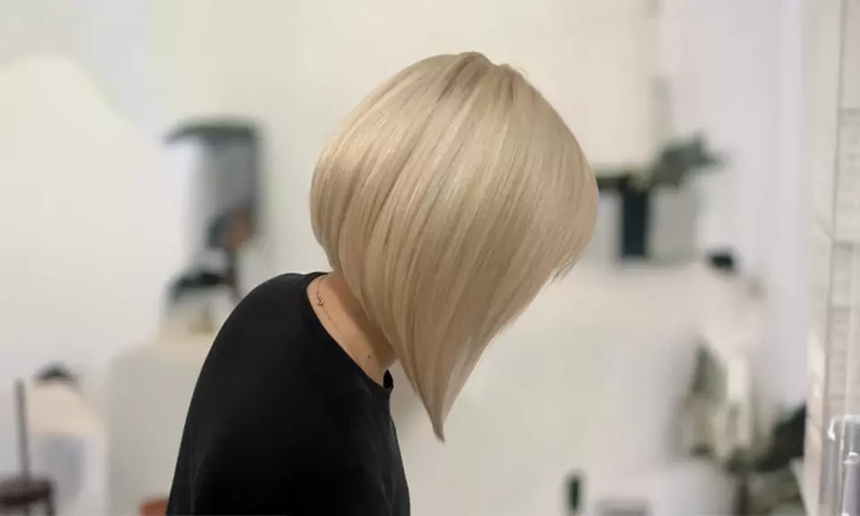 Waschen, Schneiden & Föhnen opt. mit Ansatz färben oder Strähnen