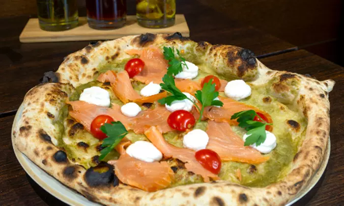 3-Gänge-Menü mit neapolitanischer Pizza oder Pasta für 2 oder 4 Personen bei La Fantasia (bis zu 38% sparen) - Second Medium