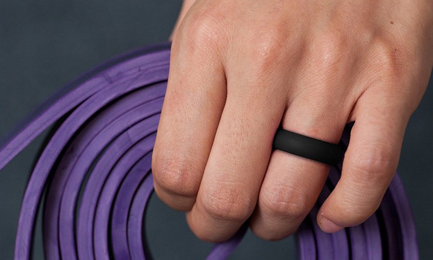 Image 3: Men's 7 Pack Silicone Rubber Wedding Ring Band Set