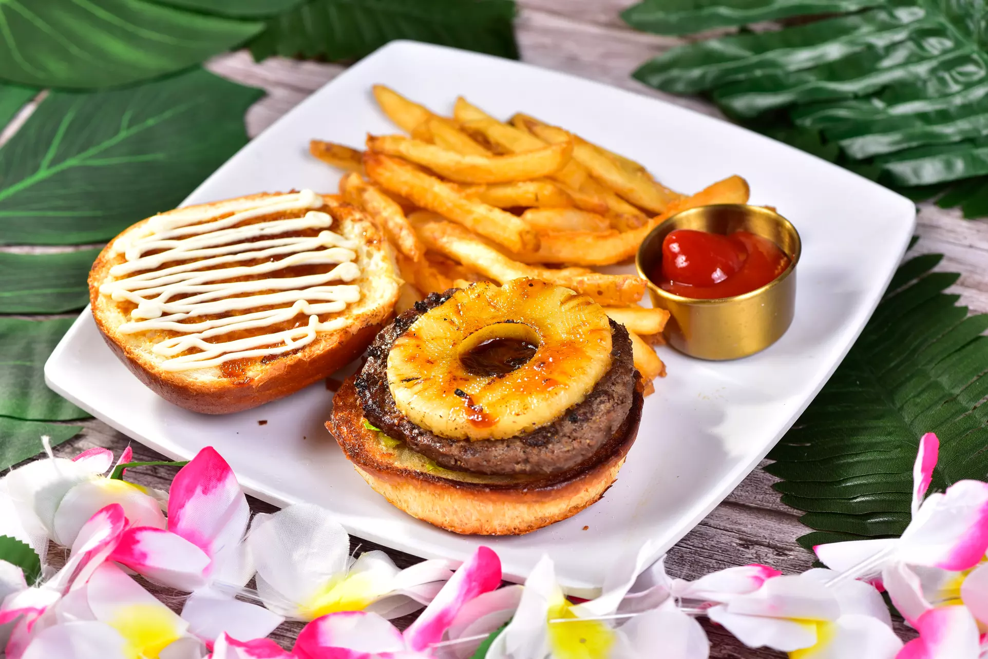 Get a Meal combo for 2 or 4 people with Starter, Main Dishes & More