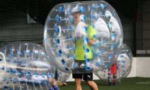 60 Min. Indoor Bubble-Fußball für bis zu 10 Personen bei WTC Camp Sports (14% sparen)