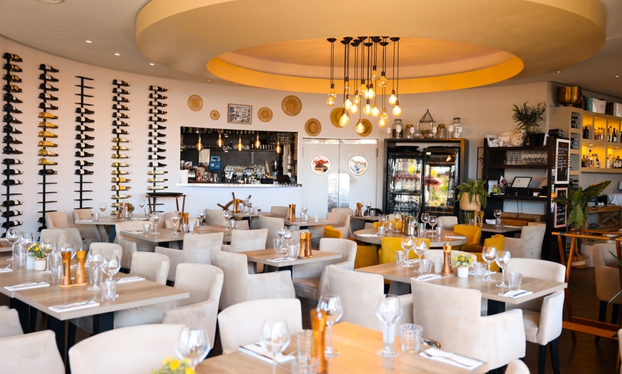 Image 4: Déjeuner ou dîner bistronomique en bord de mer au Voile Rouge