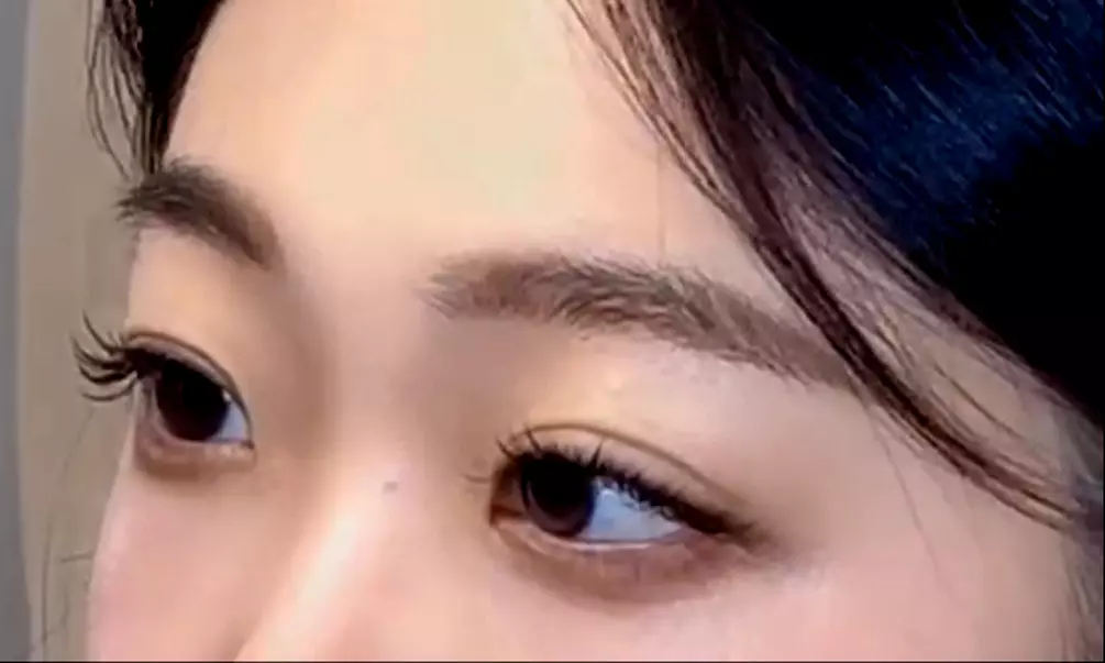 Deluxe Gel Mani w/ Cateye & Oil Hand Massage, Lash Lift or Extensions