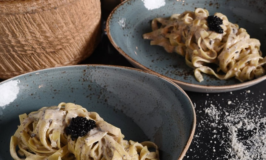 Image 11: Menú italiano de cena para 2 o 4 con pasta o pizza, postre y bebidas