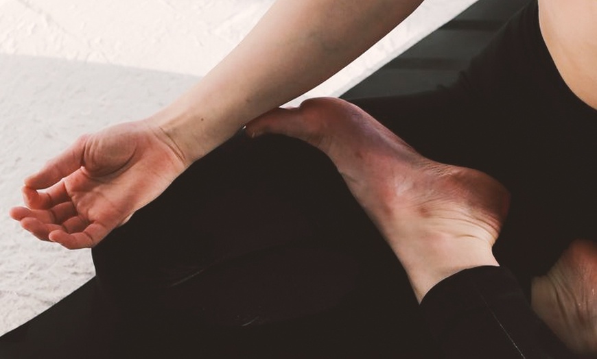 Image 8: 1, 4 o 12 clases de yoga y/o meditación para 1 o 2 personas