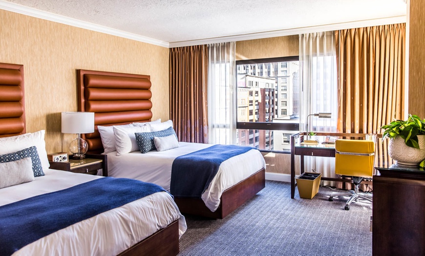 Image 5: Dossier Hotel