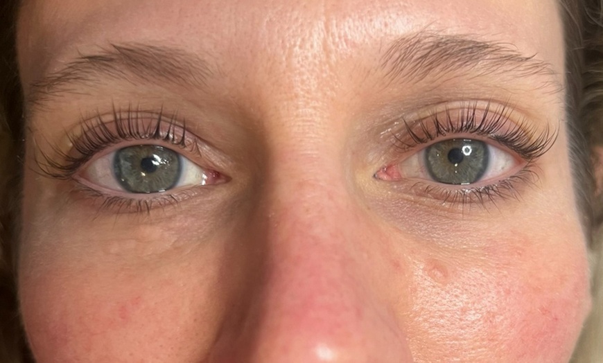 Image 4: Get Stunning Lashes with One Eyelash Lift Treatment with/without Tint
