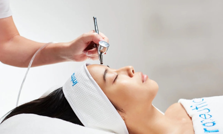 Image 5: Transform with HIFU Double Chin w/w/o Face Contouring or More