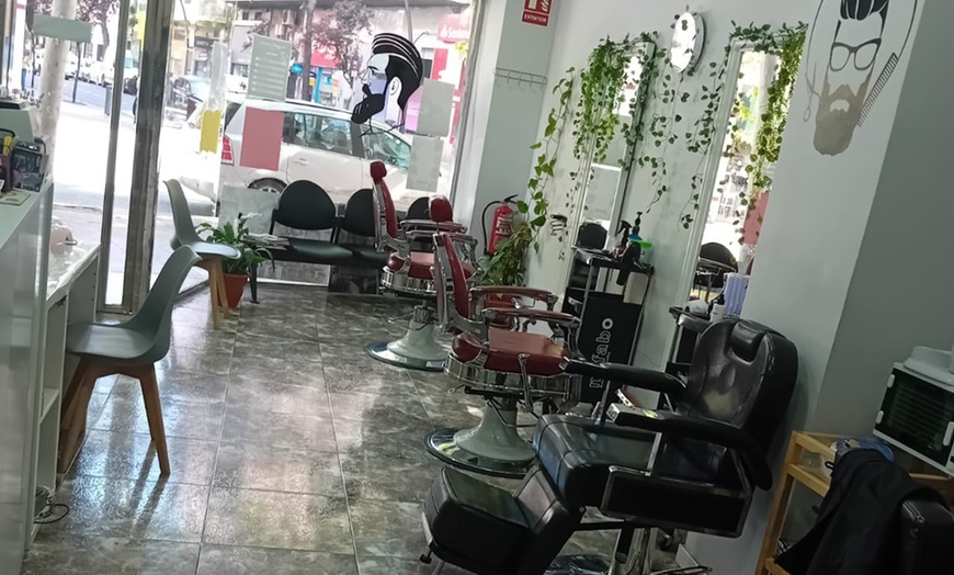 Image 4: Sesión de manicura normal o acrílica o sesión de pedicura para 1