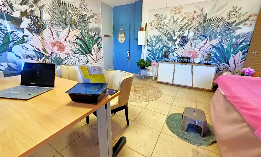 Image 3: Madérothérapie, massage détox et pressothérapie en option à Antibes