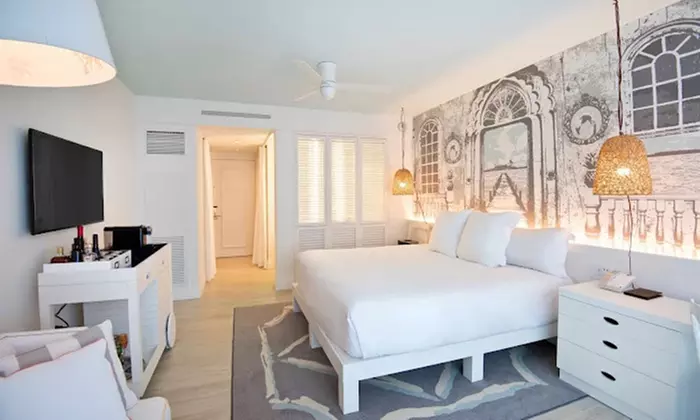✈ 4-Night Luxury Bahamas Escape with Airfare & Waterpark Access