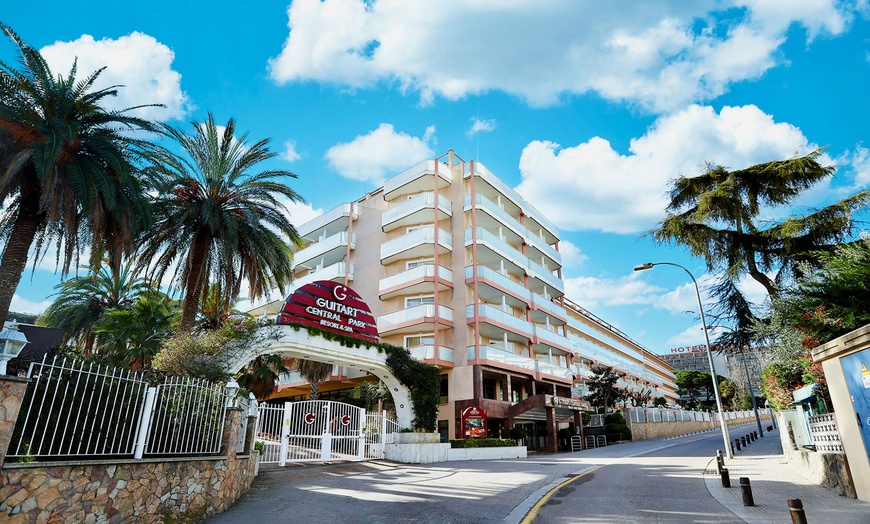 Image 16: Lloret de Mar : chambre standard en demi-pension ou pension complète