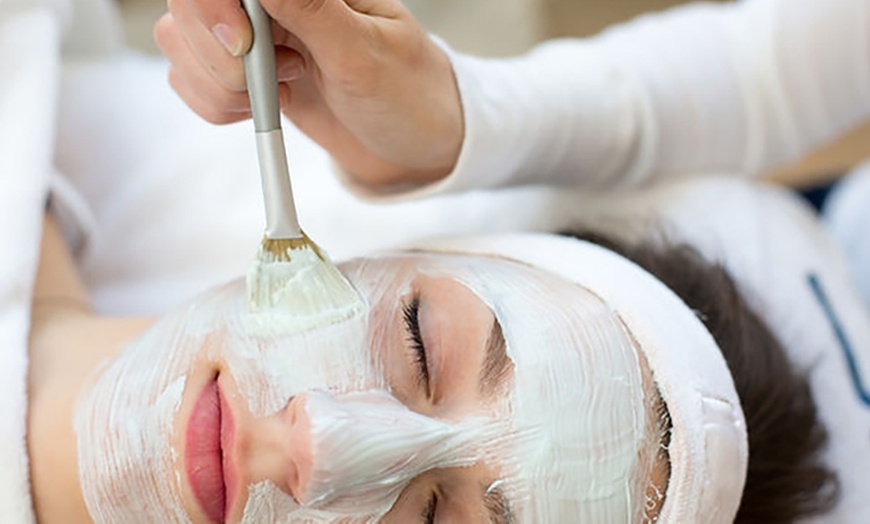 Image 3: Upto 68%Off on Facials at Divine Skin and Beauty 