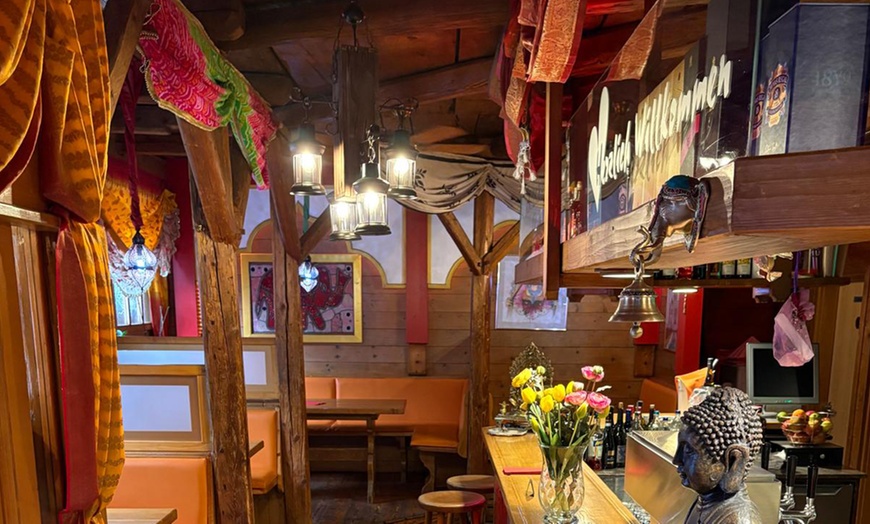 Image 2: Indischer Traum: Hauptgericht inkl. Getränk für 1 oder 2 Personen 