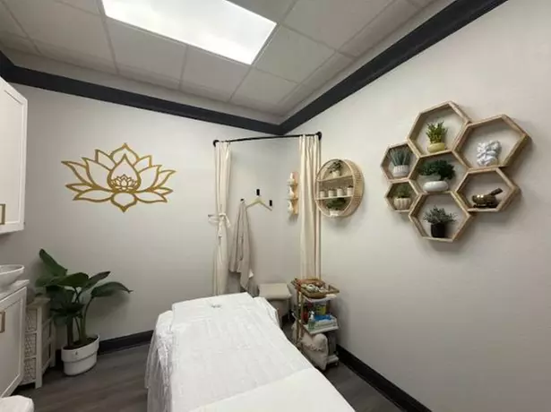 Up to 52% Off on Full Massage, Scalp Relief, Coffee Scrub&Tea