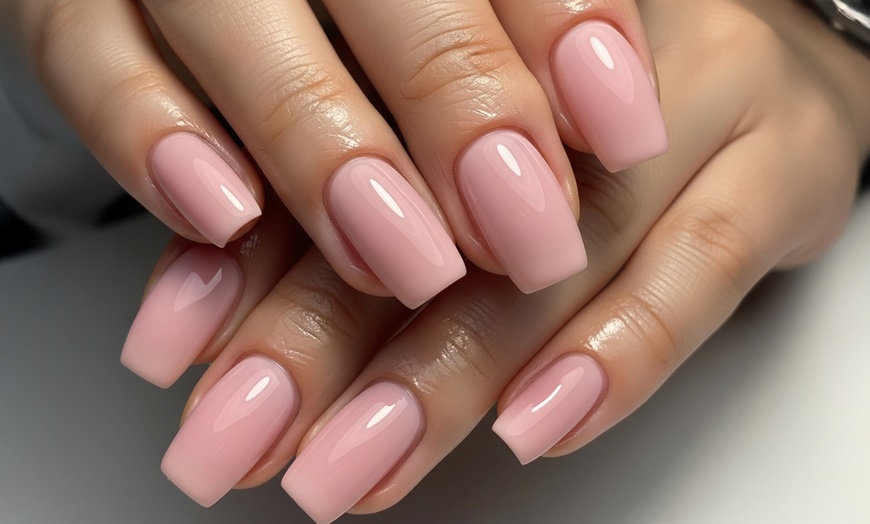 Image 2: Pose de vernis semi-permanent, de gainage ou de capsule Gel 