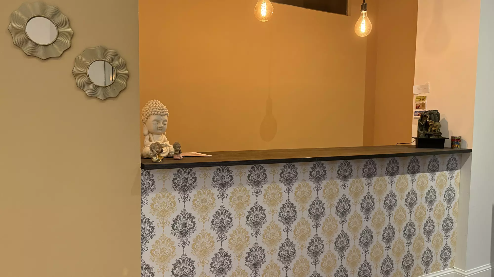 Aromaterapia y masaje facial con head spa japonés