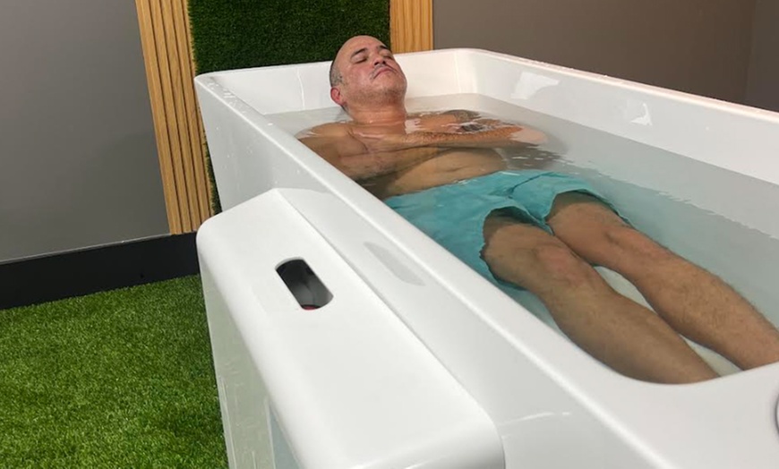 Image 3: 45-Minute Cold Plunge, Sauna and Red Light Therapy Sessions 