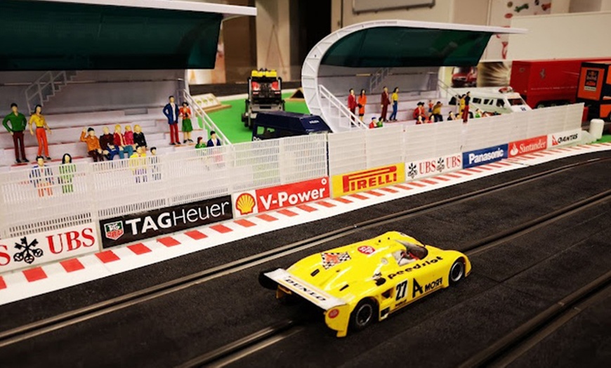 Image 5: Carrera de slot de hasta 60 minutos: elige Quick Race o GP Experience