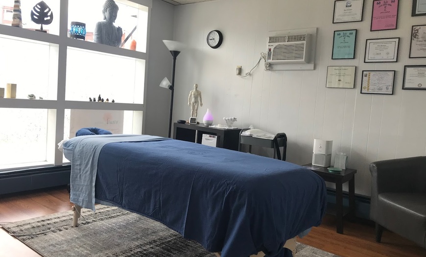 Image 1: Elevate Your Wellness: 60 or 90-min Tailored Deep Tissue Massage