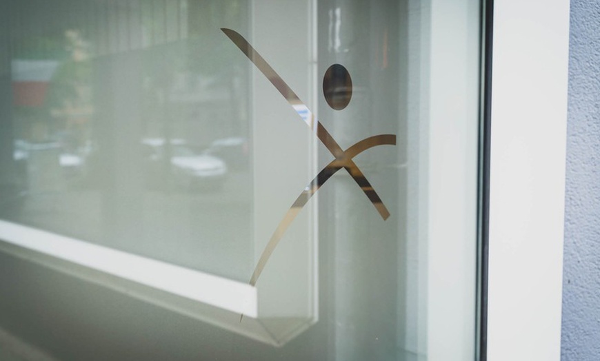 Image 21: 30-60 Min. Kräuterstempel-Massage für 1 Person