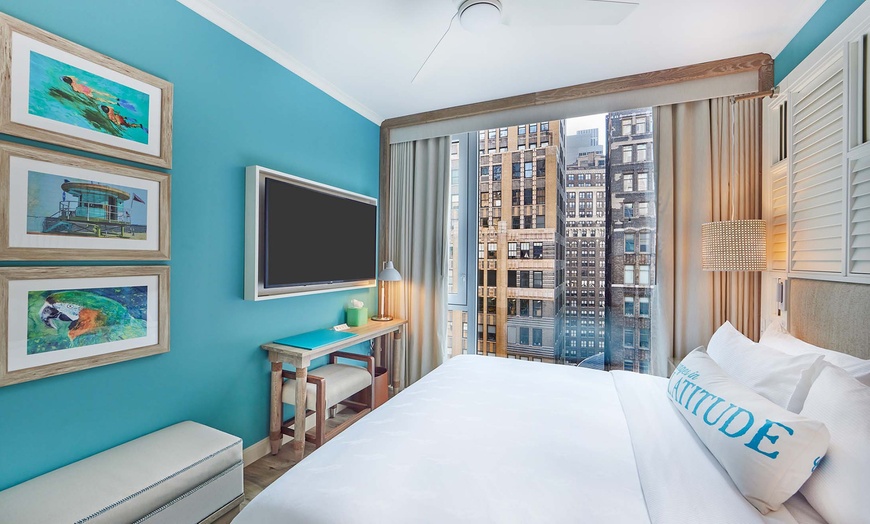 Image 9: Resort in Midtown Manhattan with Rooftop Pool 
