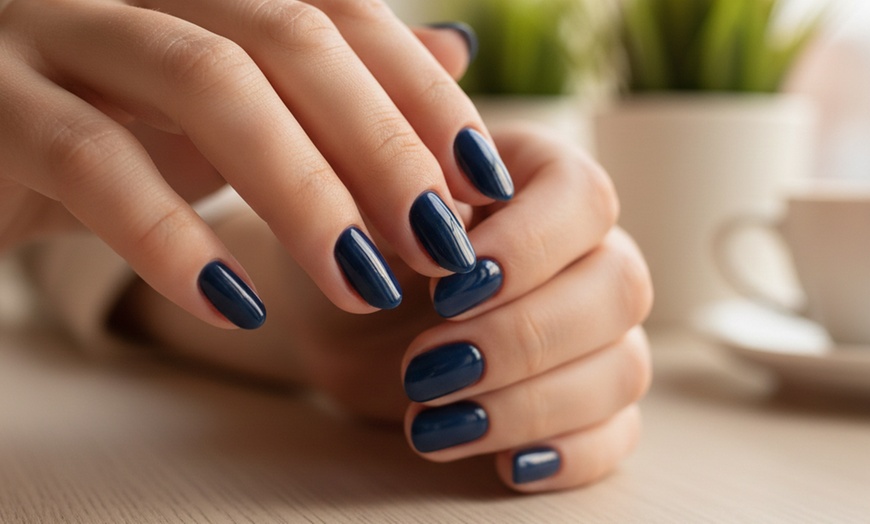 Image 5: Sesión de manicura y/o pedicura con esmalte tradicional para 1 persona