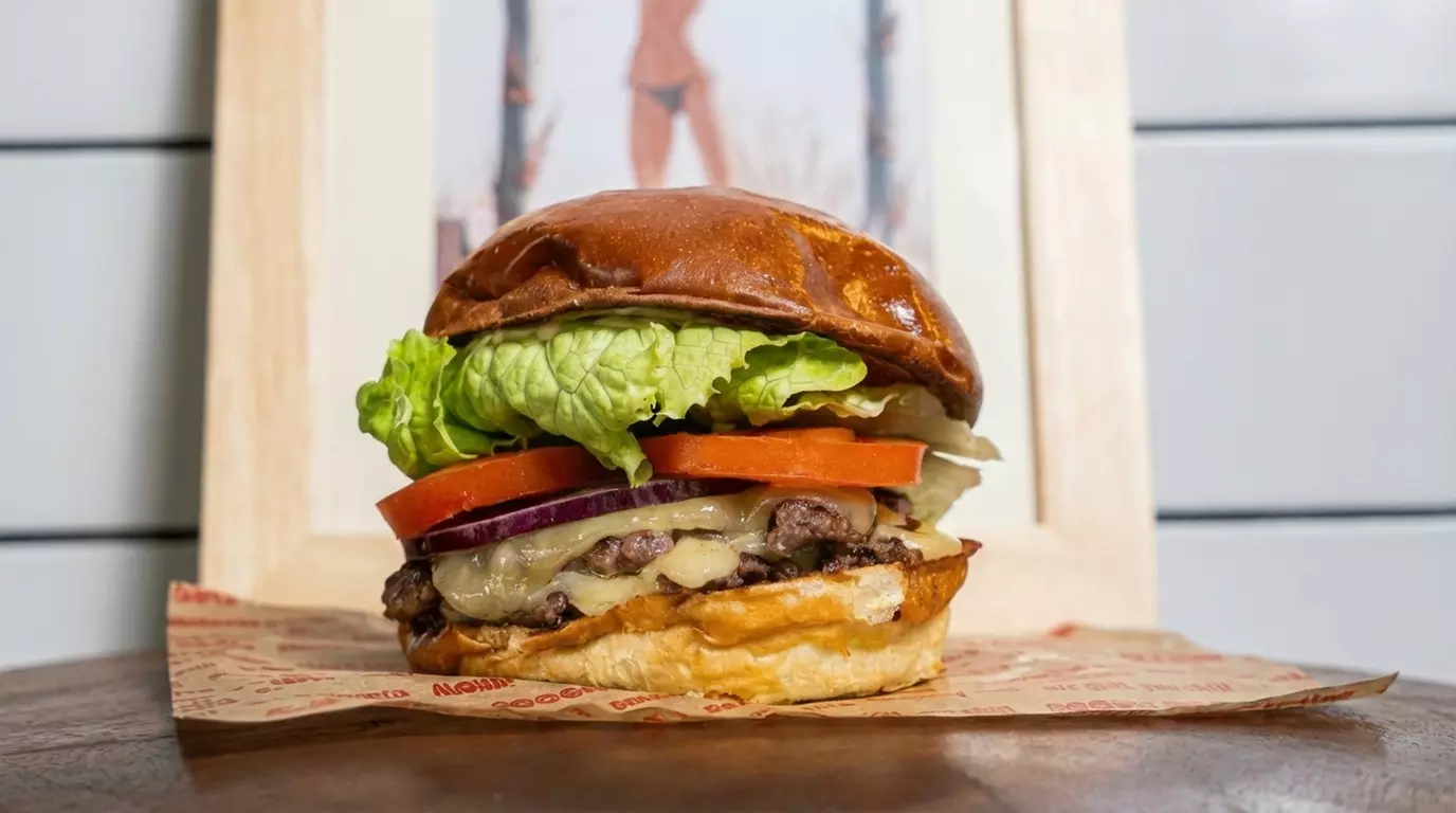 Menú de hamburguesa para 2 personas con opción a cóctel en Makamaka