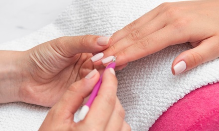 1 sesión de manicura normal o semipermanente - Leah Esthetic Beauty Center