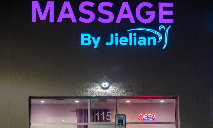 Image 3: 60-Min Couples or Full Body Massage w Hot Stone Therapy & Aromatherapy