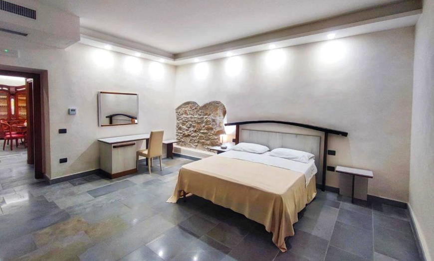 Image 8: Provincia di Salerno: soggiorno per 2 con jacuzzi Spa privata, cena o massaggio