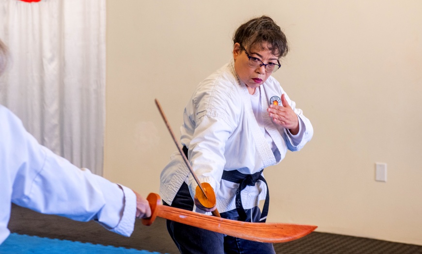 Image 4: 4 or 8 Sword Arts Classes with Uniform for All Skill Levels 