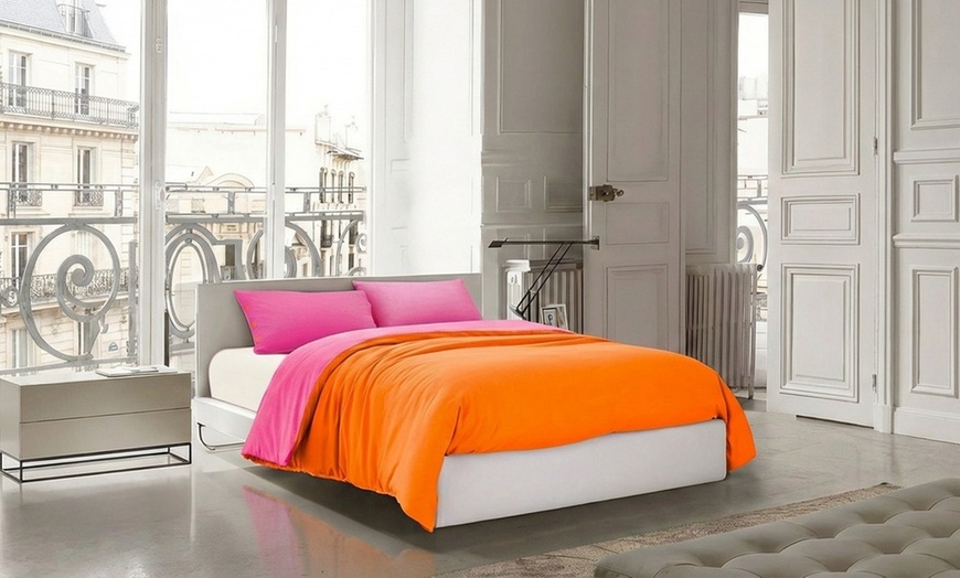 Image 8: Parure copripiumino bicolore in cotone con federe