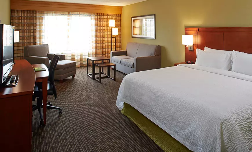 Guest Room, King Bed