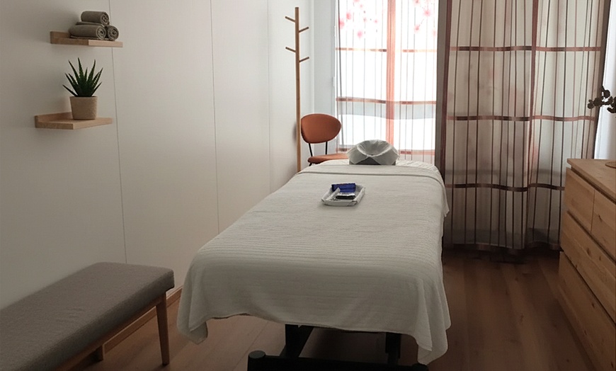 Image 2: Massage femme enceinte, ayurvédique, ou californien