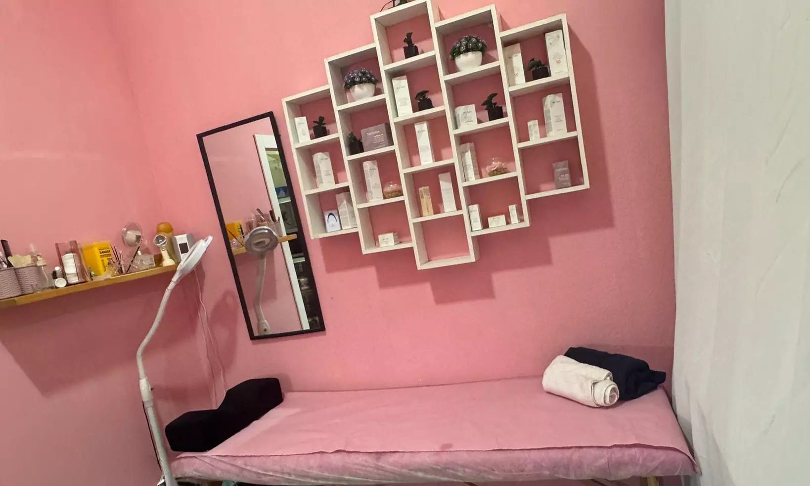 Sesión de manicura, pedicura o ambas con acabado semipermanente para 1