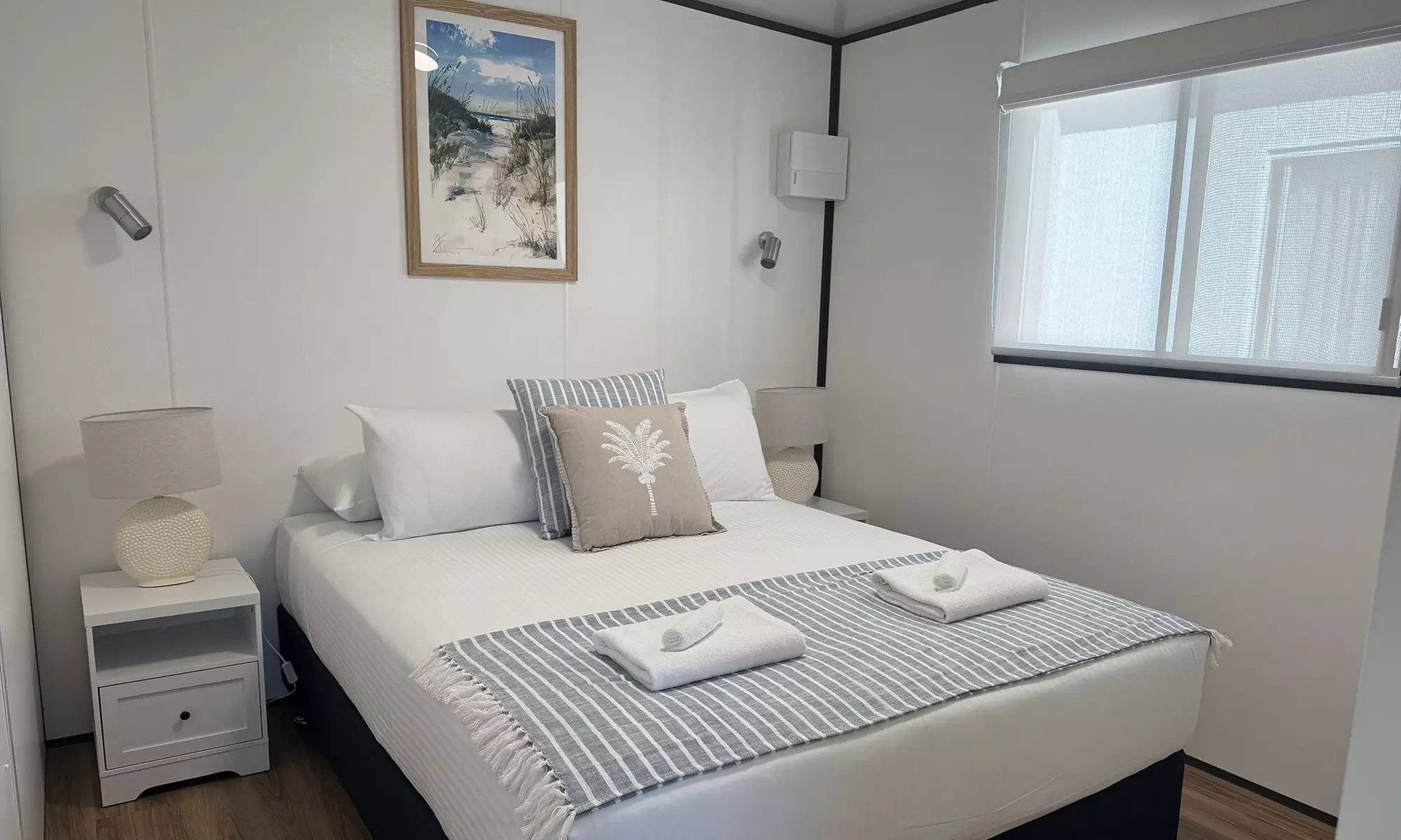Phillip Island: Deluxe 2 or 3 Bedroom Cabin with Wine & Late Check-out