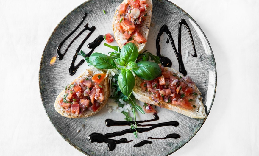 Image 3: Schnitzel-Menü in 3 Gängen inkl. Getränk für bis zu 4 Personen