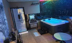 Parenthèse bien-être privée avec bain à remous et boissons pour deux à L'Atelier d'Orlane (58% de remise)