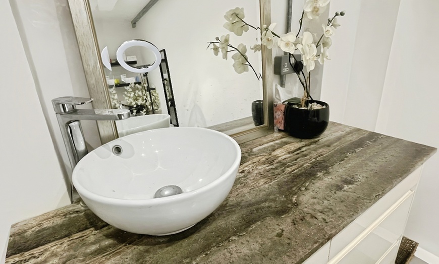 Image 5: One Session of HydraFacial + Optional Radiofrequency Skin Tightening