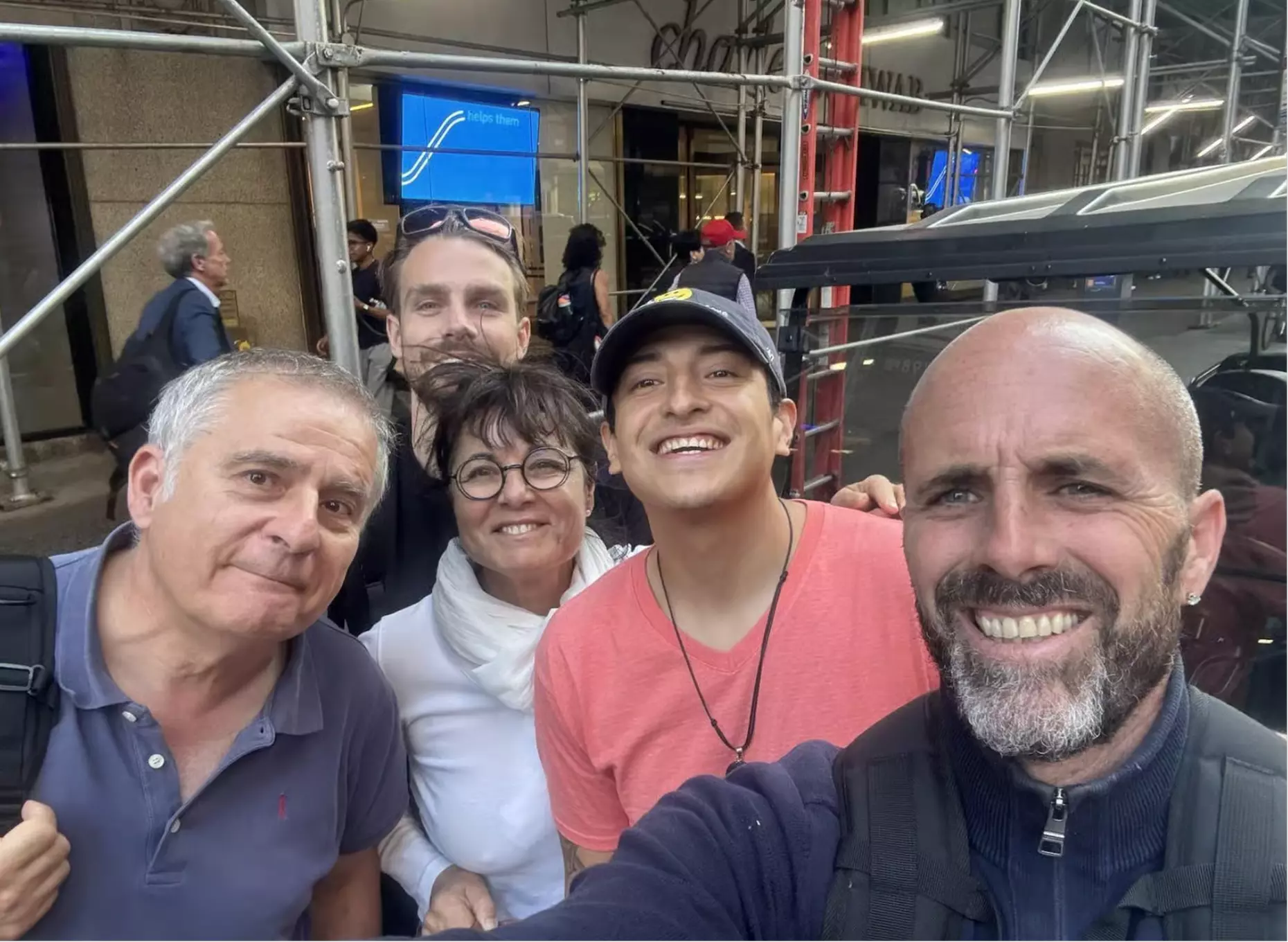 NYC Tour in an E-Cart w/ Photo Stops, NYC Breeze, Iconic Spots!