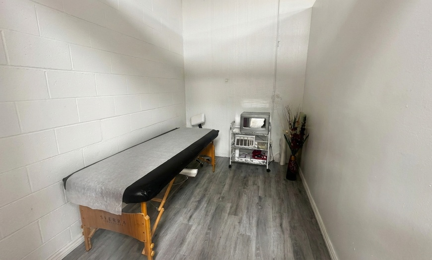 Image 2: One 20 Minute Brazilian Wax Sessions for One