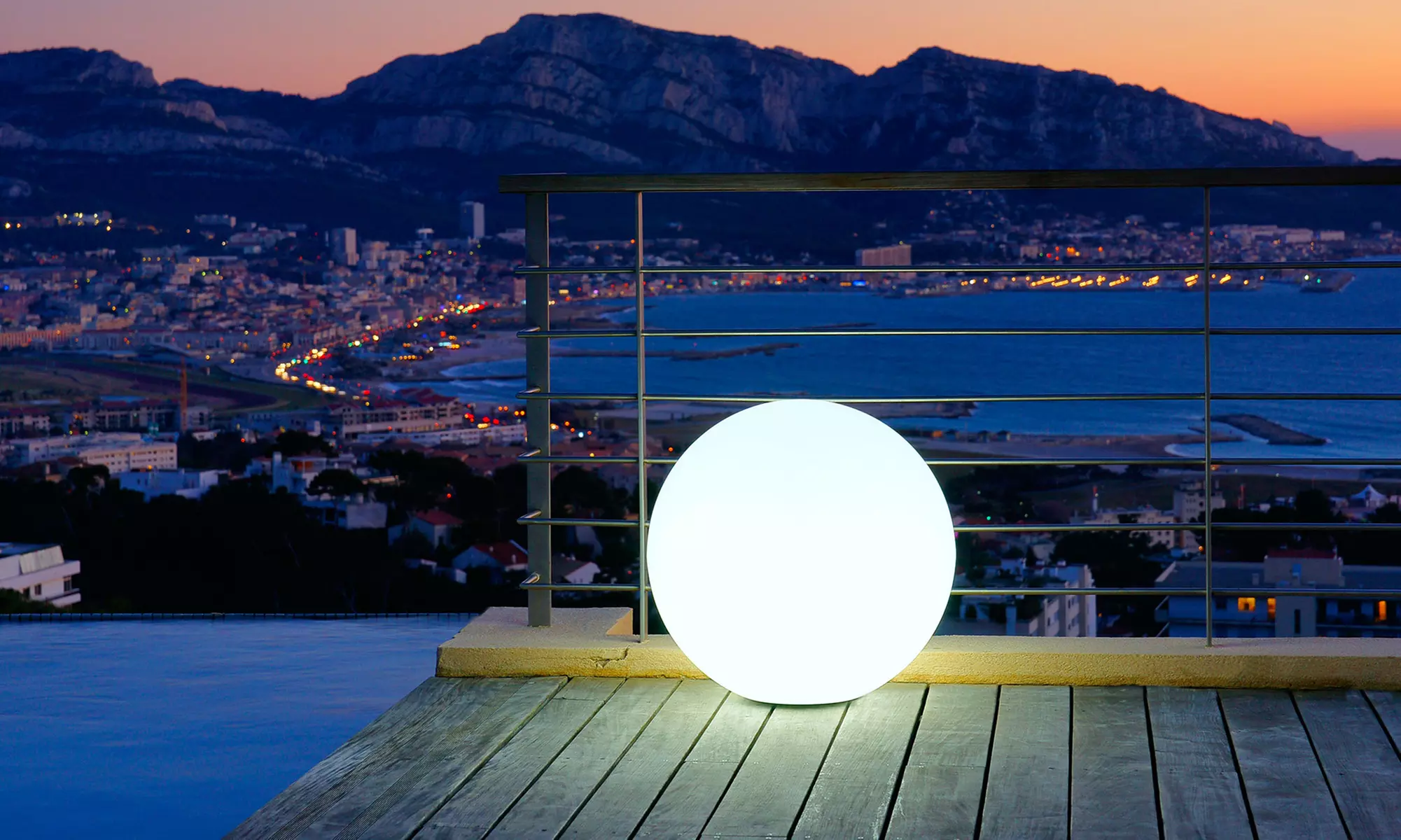 Sphères et cubes LED lumineux Lumisky sur secteur - Primary Image