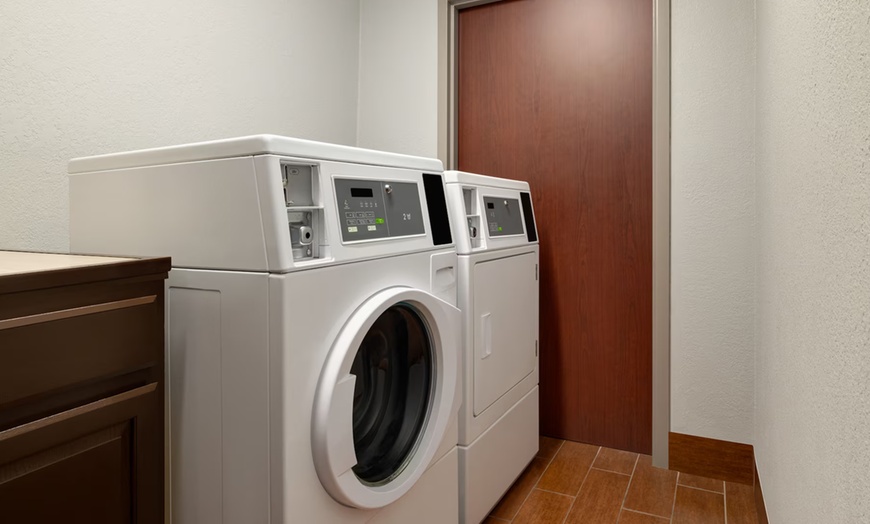 Image 11: Cozy Inn Near Grand Rapids Airport with Complimentary Breakfast