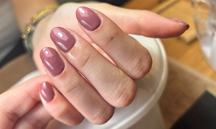 Beauté des mains ou des pieds avec pose de vernis semi-permanent