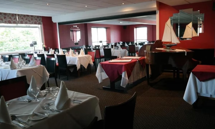 Image 5: Bournemouth: Stay with Breakfast, Tea, Coffee, Cake & Bottle Prosecco	