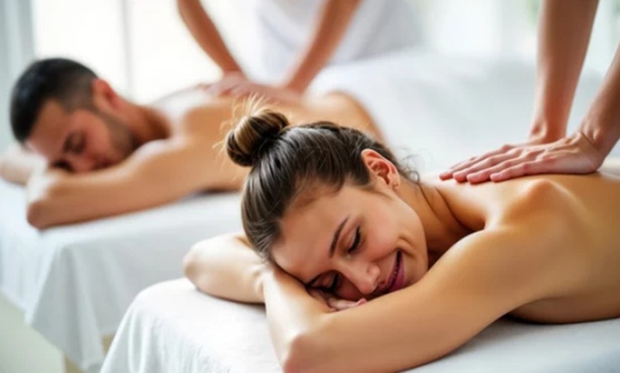 Image 1: Masaje relajante en pareja de 45 minutos o 1 hora con té de cortesía