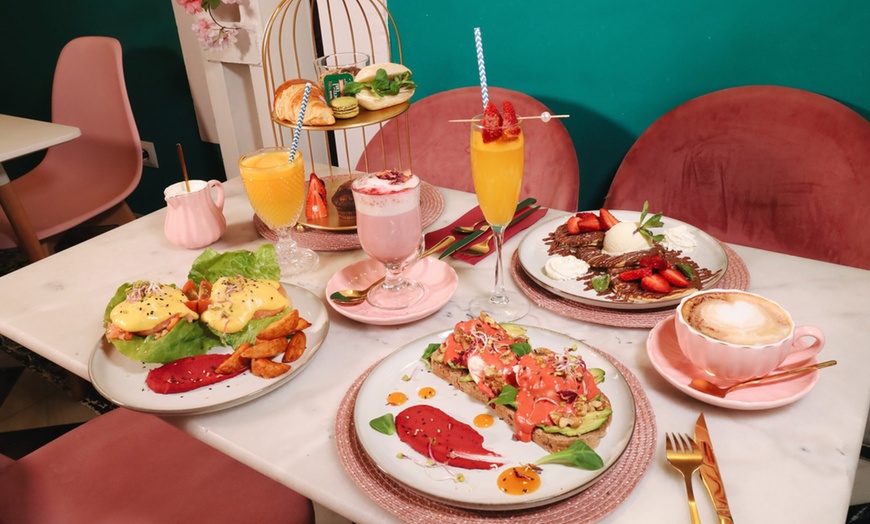 Image 1: Brunch junto a la Puerta de Alcalá para 2 o 4 personas