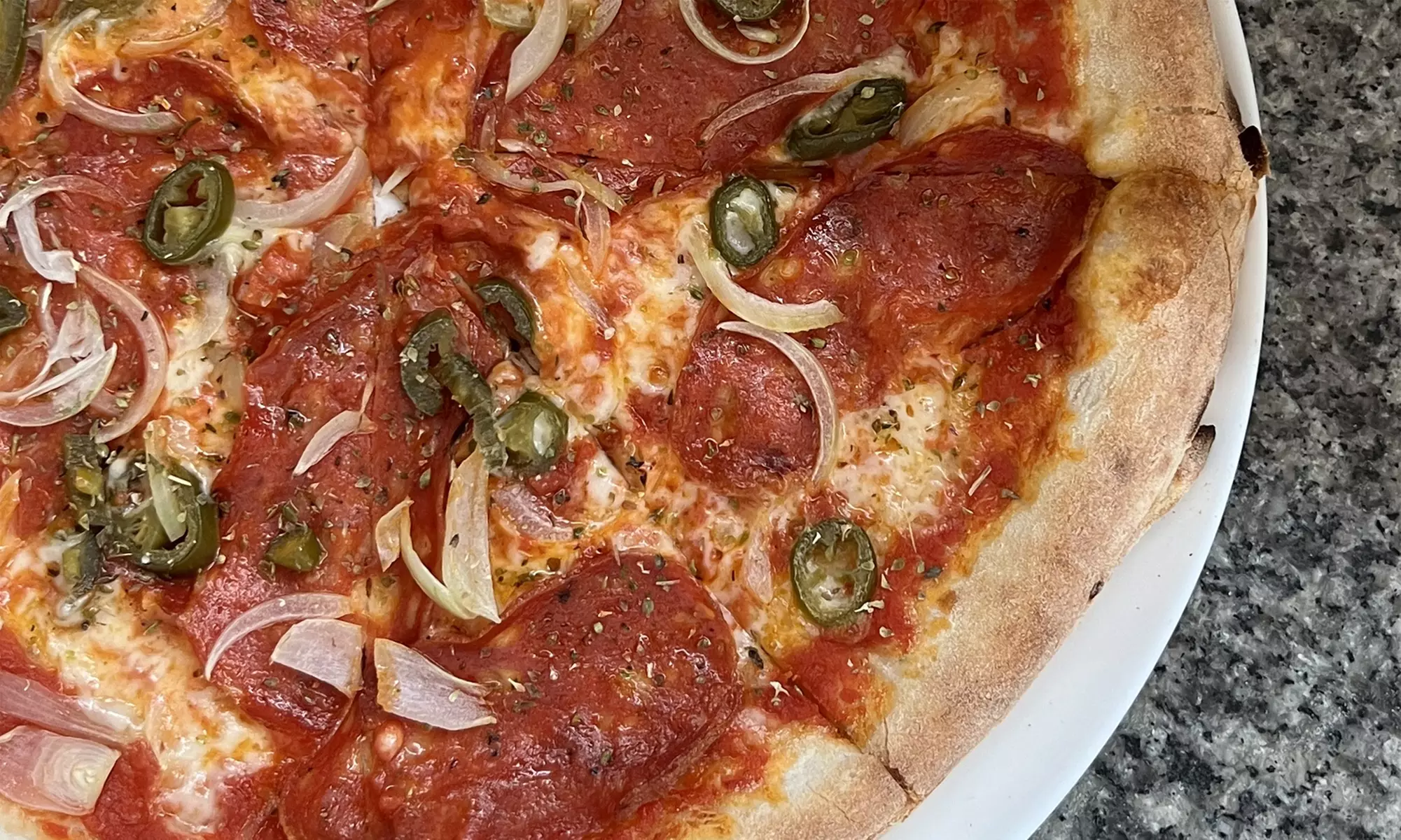 Włoski smak: 1-2 pizze w wersji vege albo mięsnej oraz wybrane napoje