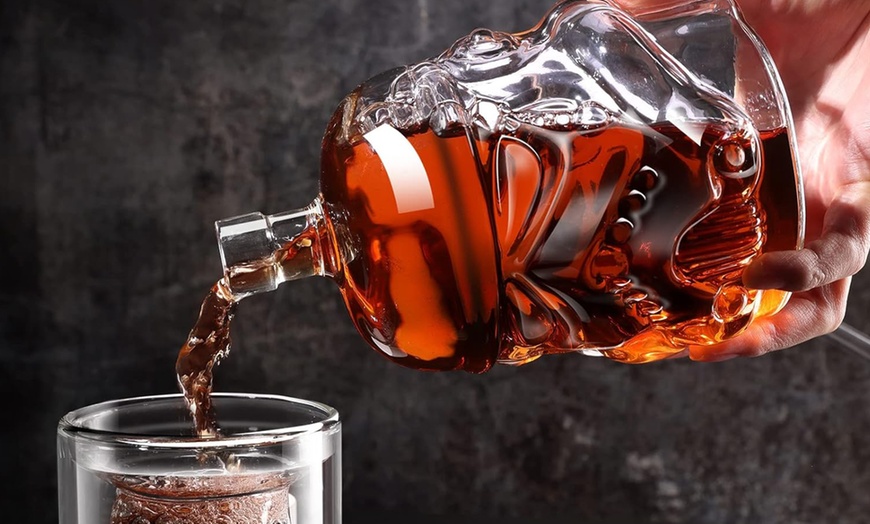 Image 3: Star Wars-Inspired Glass Whisky Decanter Set - 750ml 